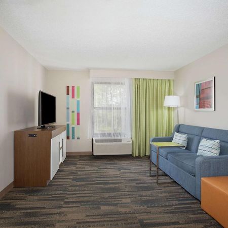 Hampton Inn & Suites Kansas City-Merriam Экстерьер фото