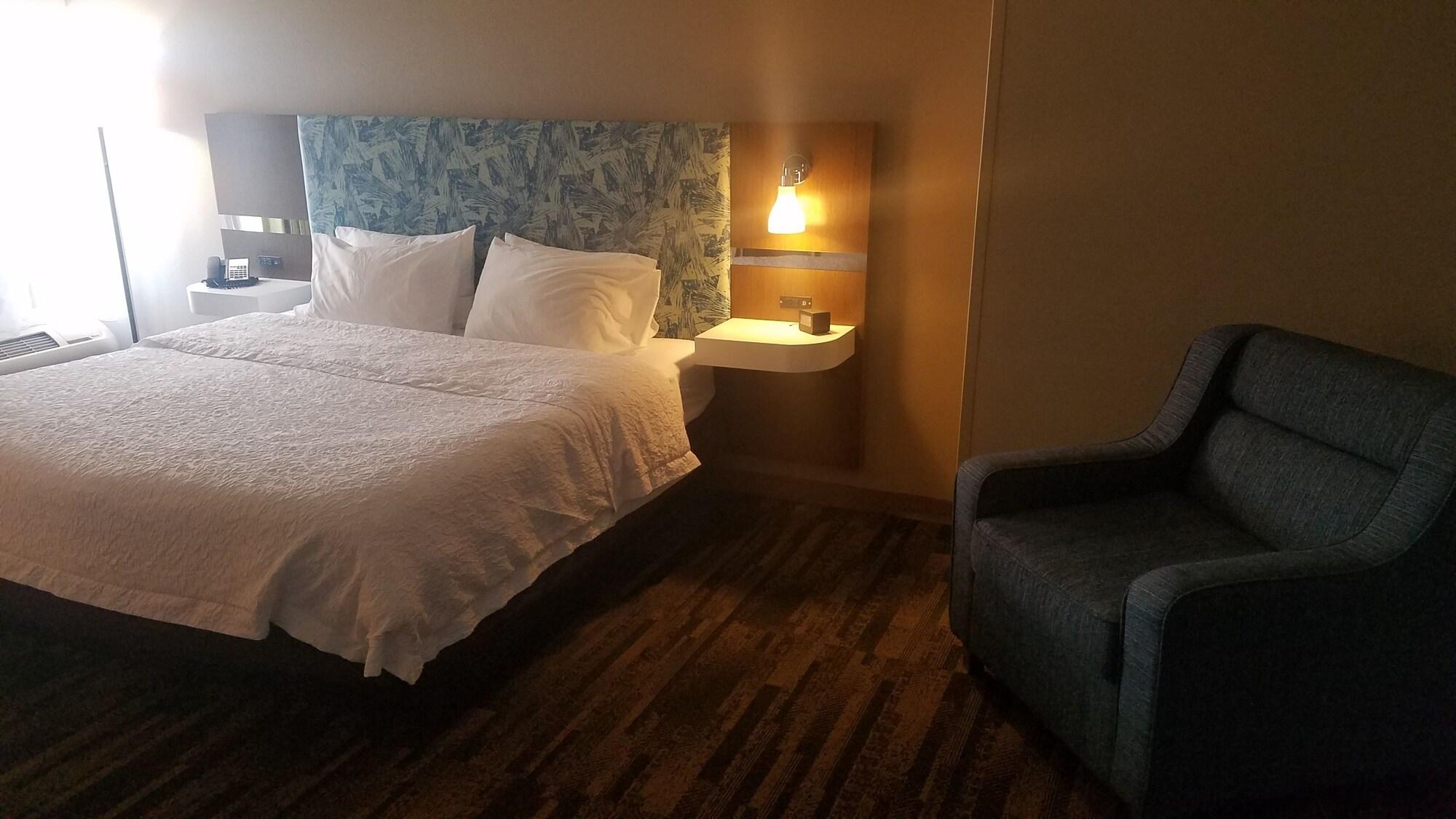 Hampton Inn & Suites Kansas City-Merriam Экстерьер фото