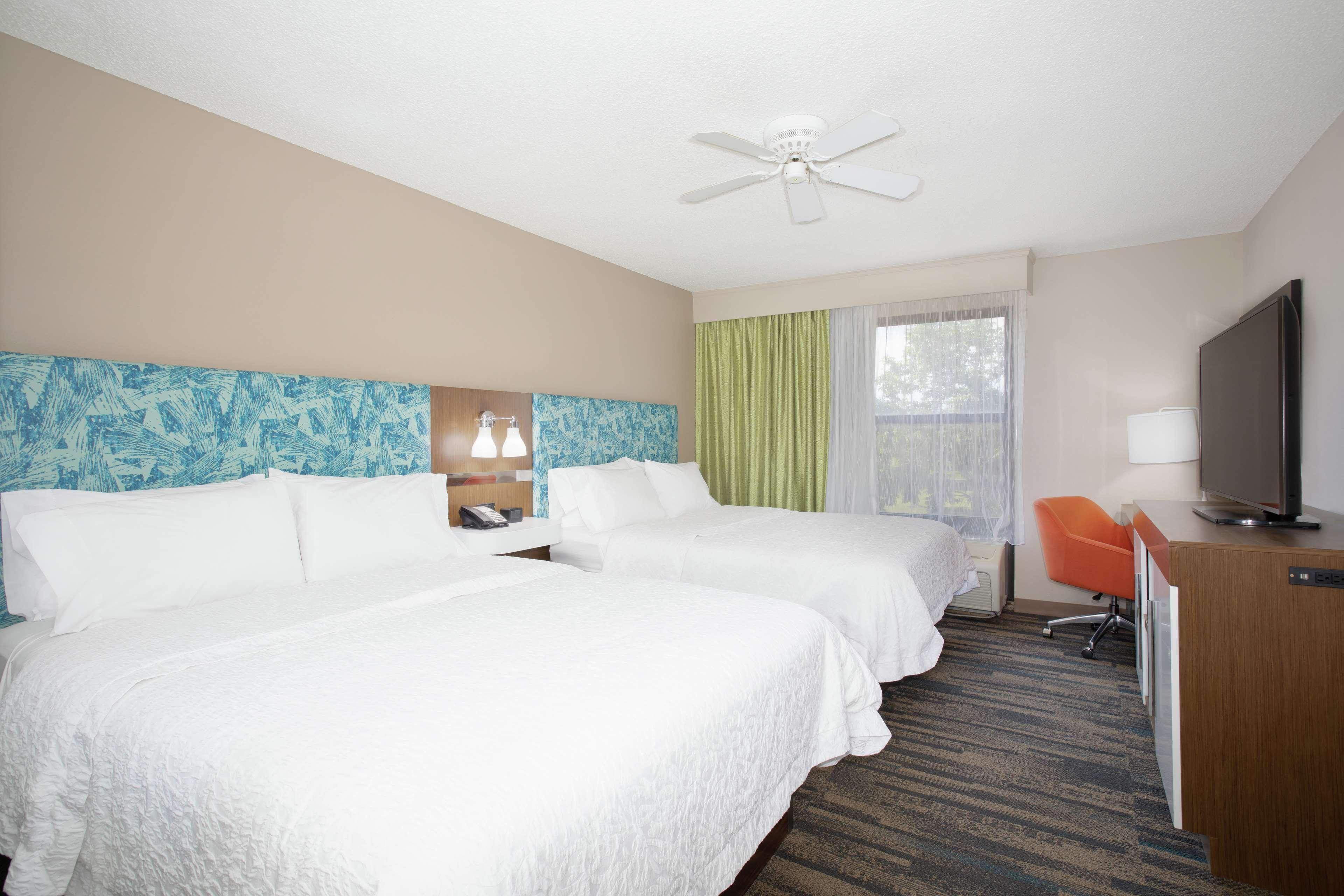 Hampton Inn & Suites Kansas City-Merriam Экстерьер фото
