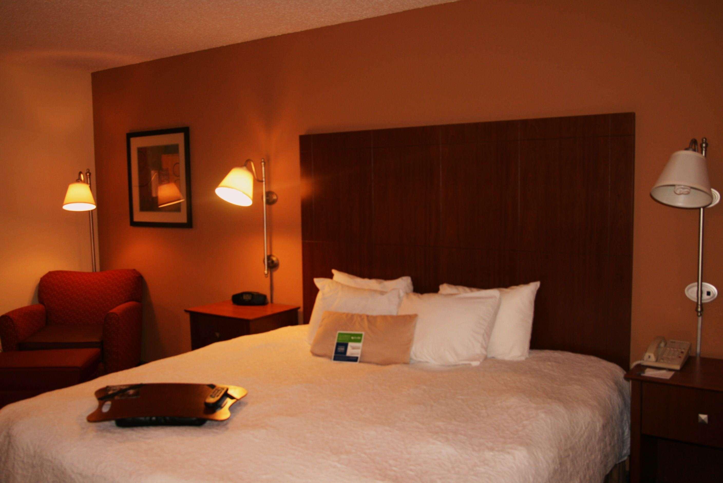 Hampton Inn & Suites Kansas City-Merriam Экстерьер фото