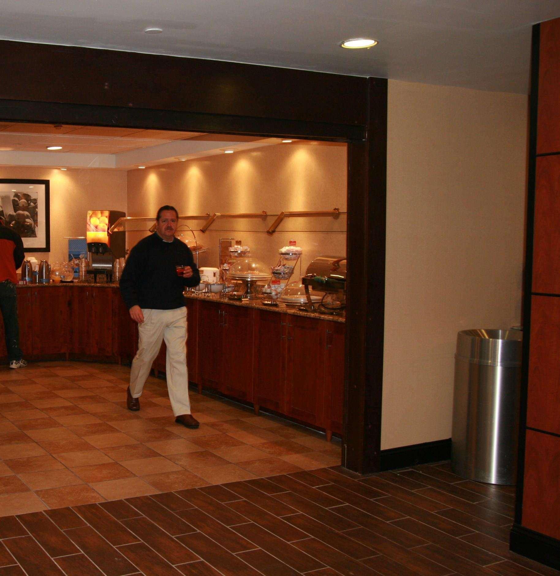 Hampton Inn & Suites Kansas City-Merriam Экстерьер фото