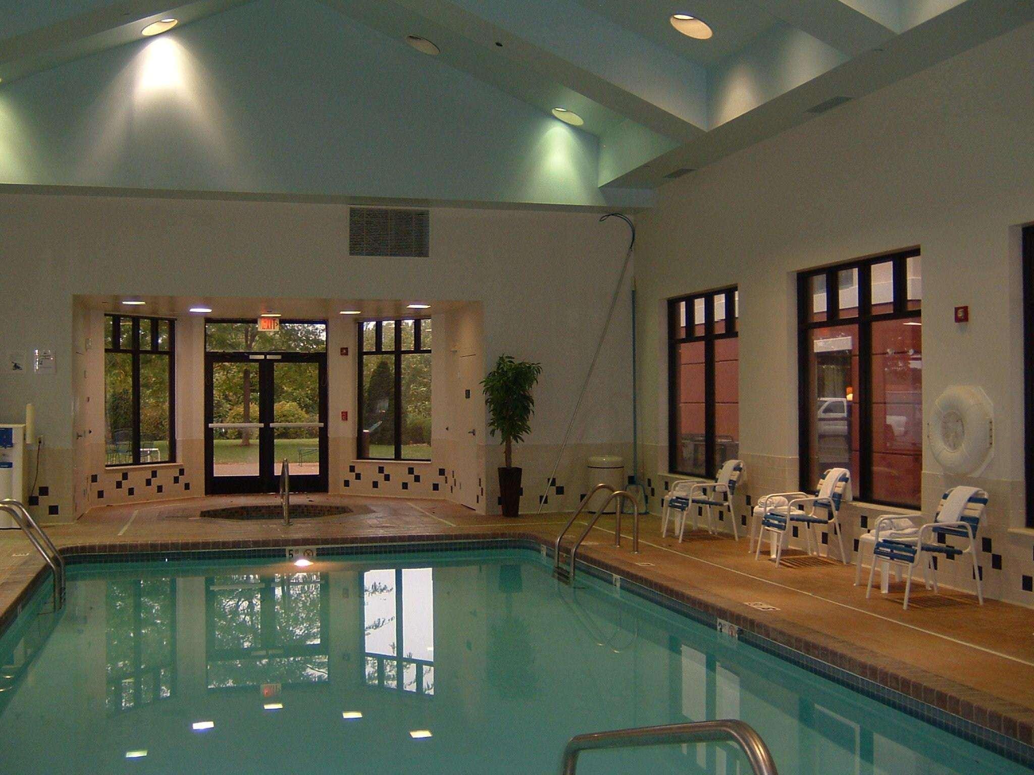 Hampton Inn & Suites Kansas City-Merriam Экстерьер фото