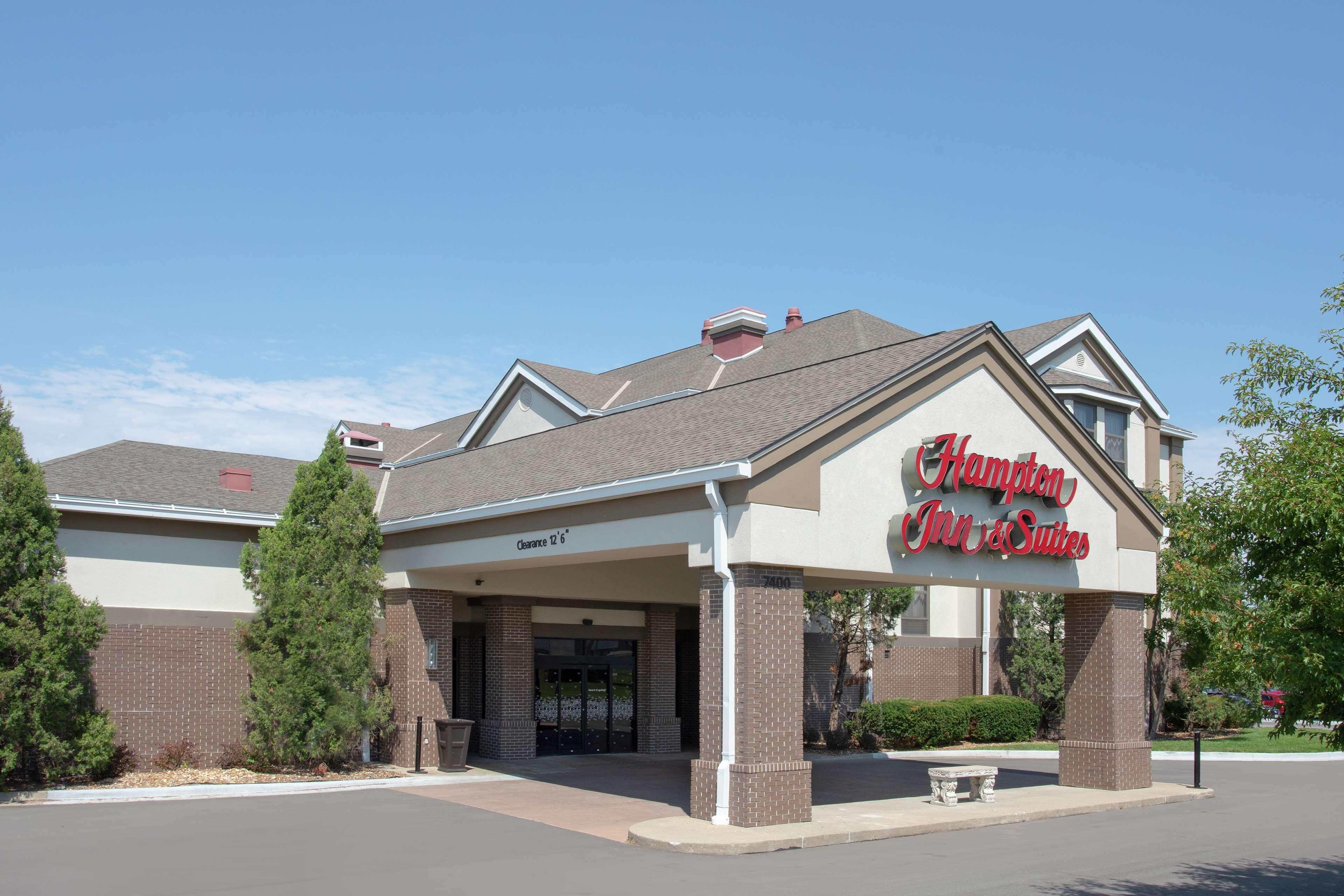 Hampton Inn & Suites Kansas City-Merriam Экстерьер фото