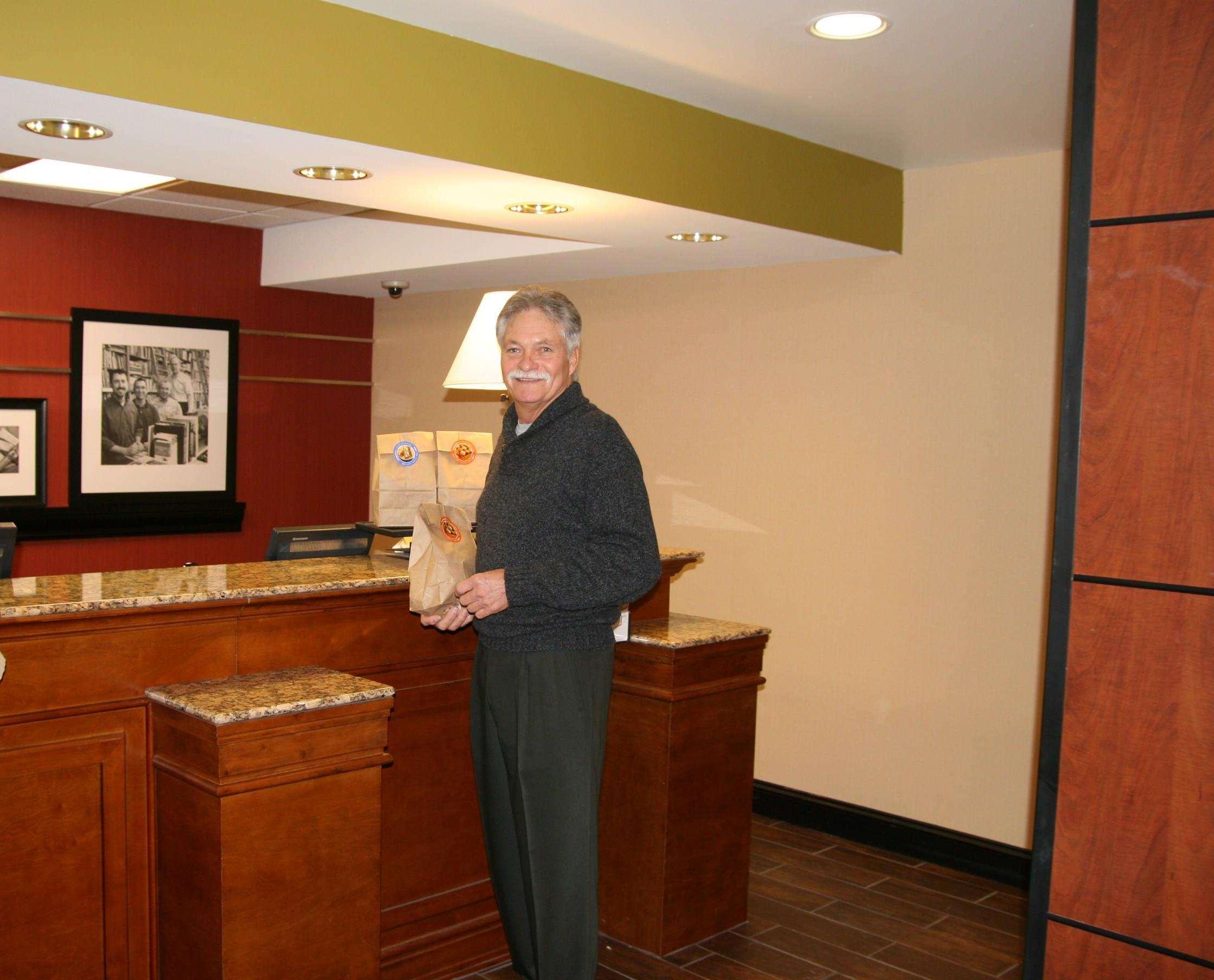 Hampton Inn & Suites Kansas City-Merriam Экстерьер фото