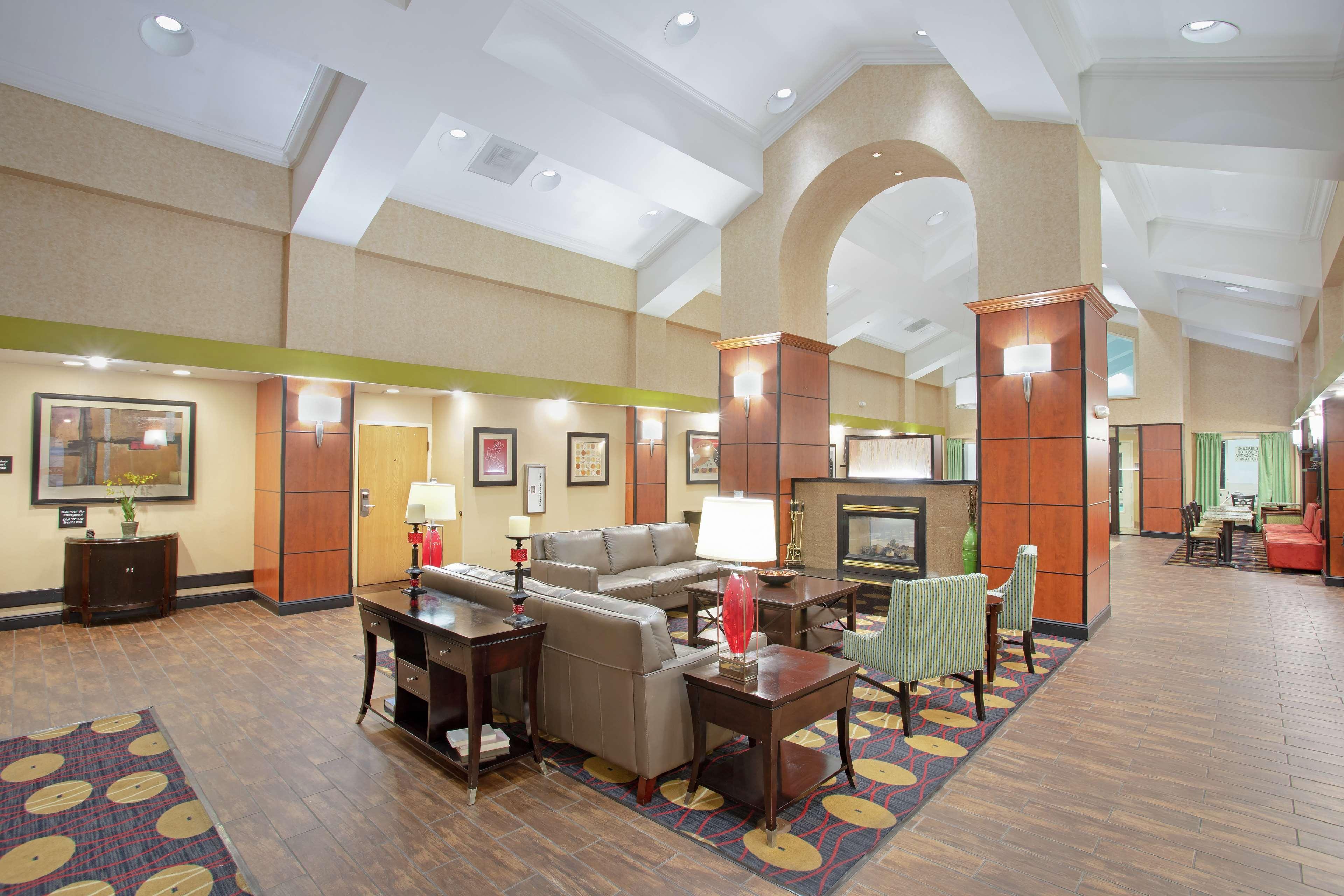 Hampton Inn & Suites Kansas City-Merriam Экстерьер фото
