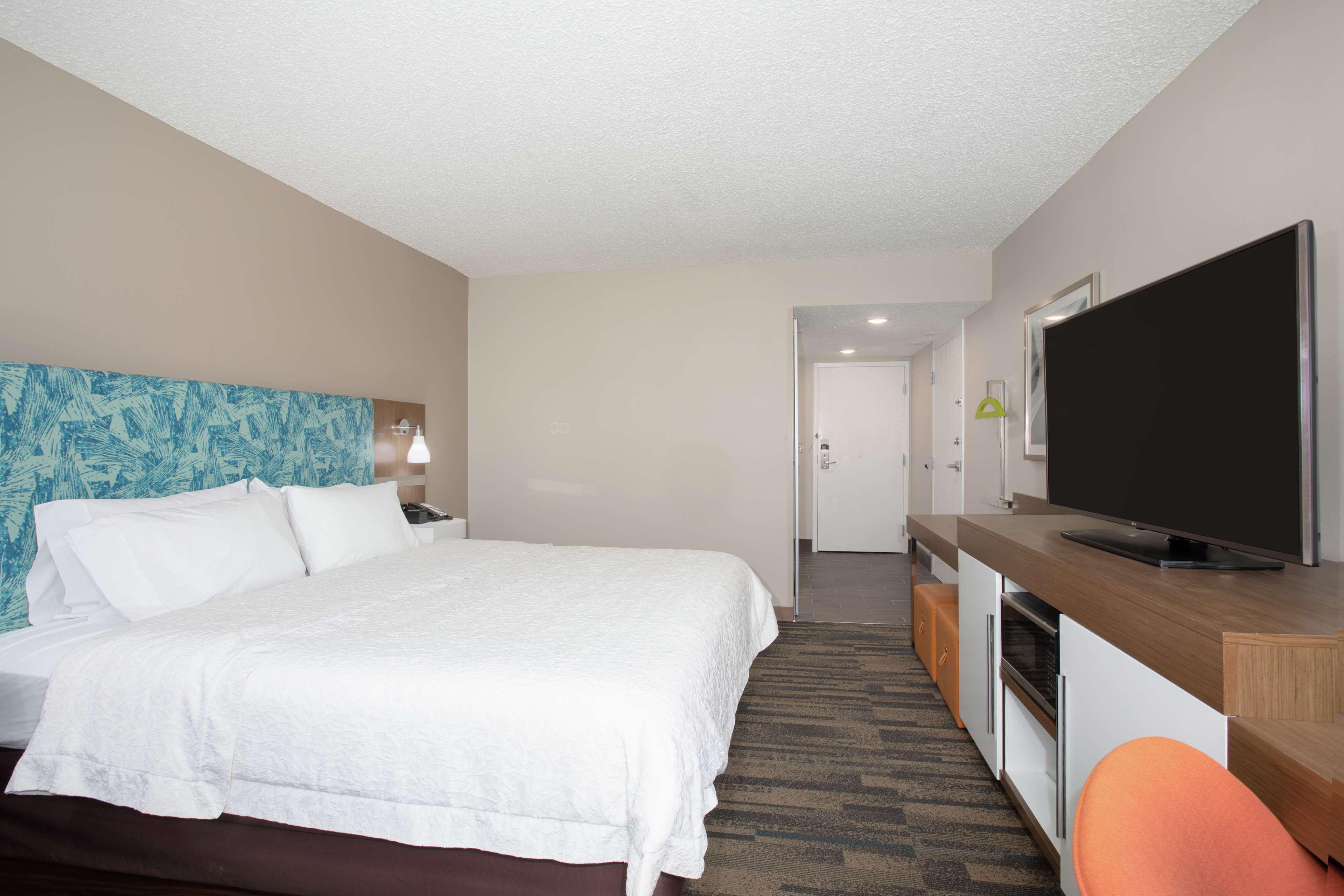 Hampton Inn & Suites Kansas City-Merriam Экстерьер фото