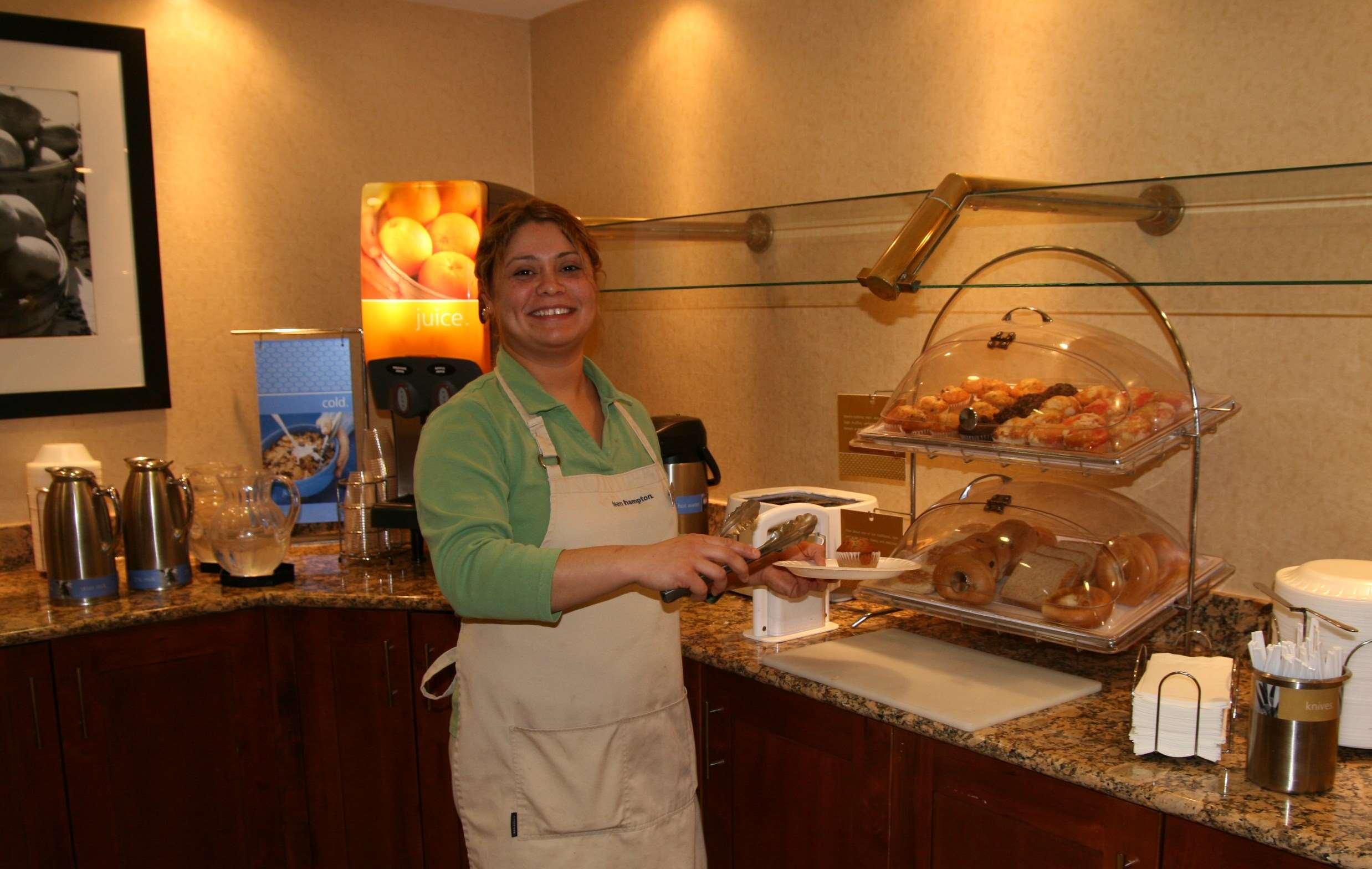 Hampton Inn & Suites Kansas City-Merriam Экстерьер фото