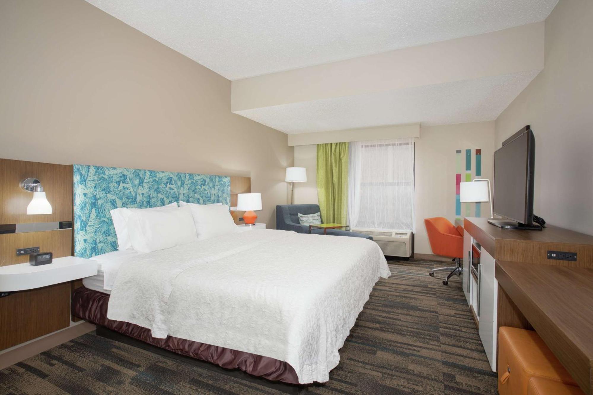 Hampton Inn & Suites Kansas City-Merriam Экстерьер фото