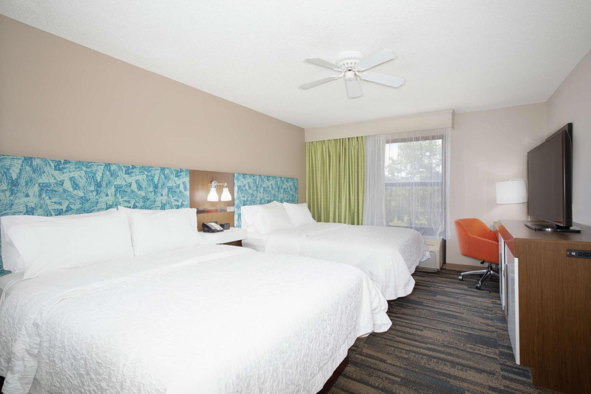Hampton Inn & Suites Kansas City-Merriam Экстерьер фото