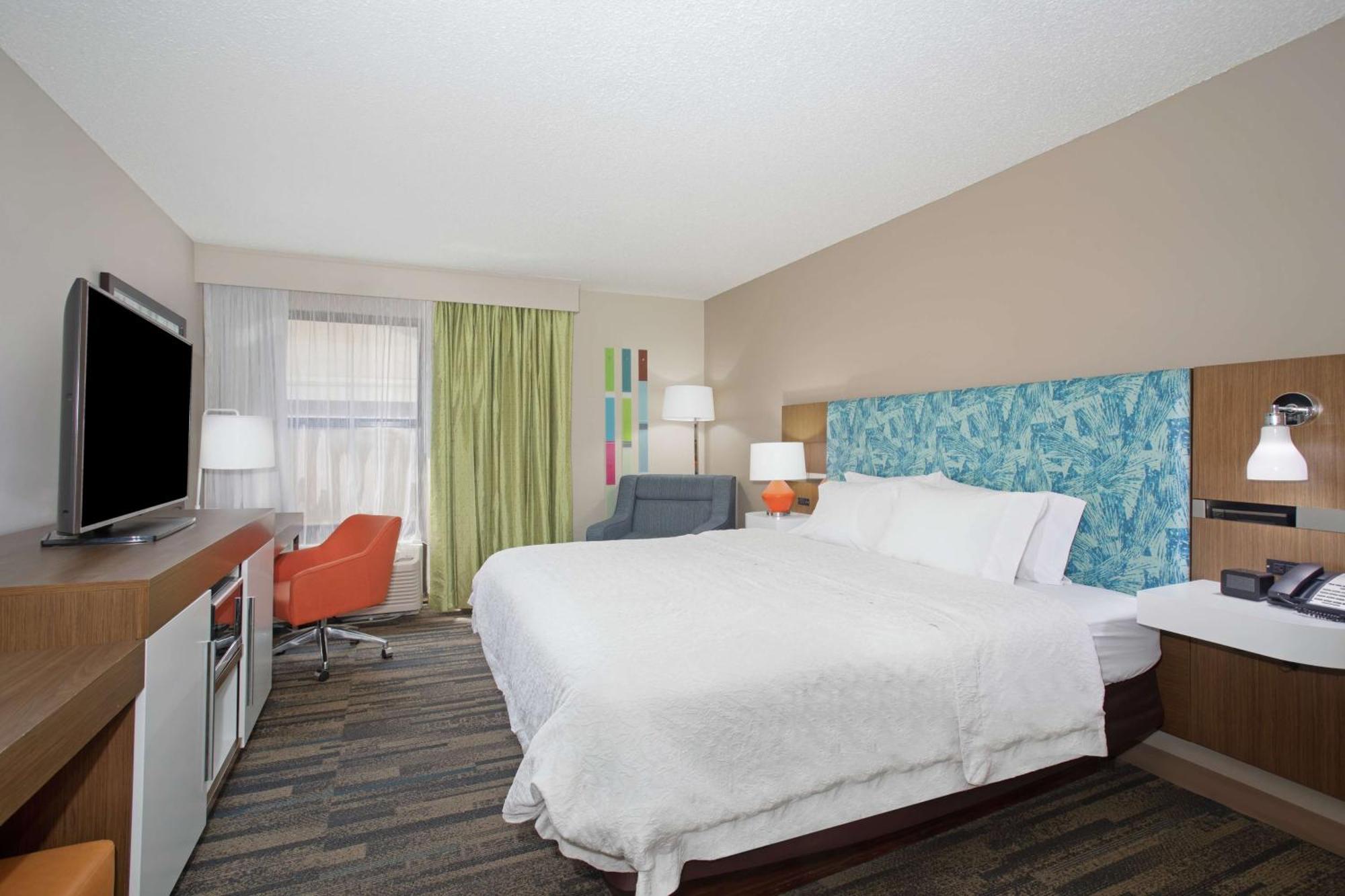 Hampton Inn & Suites Kansas City-Merriam Экстерьер фото