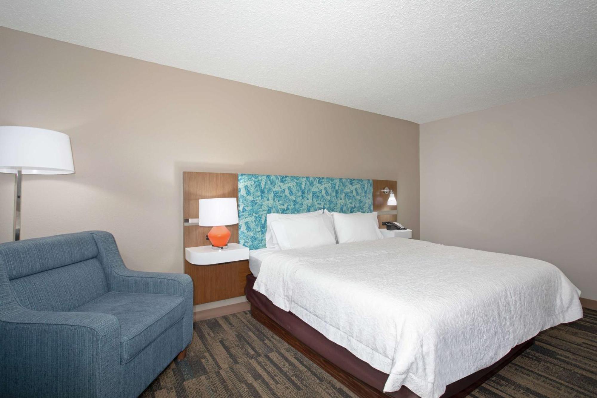 Hampton Inn & Suites Kansas City-Merriam Экстерьер фото