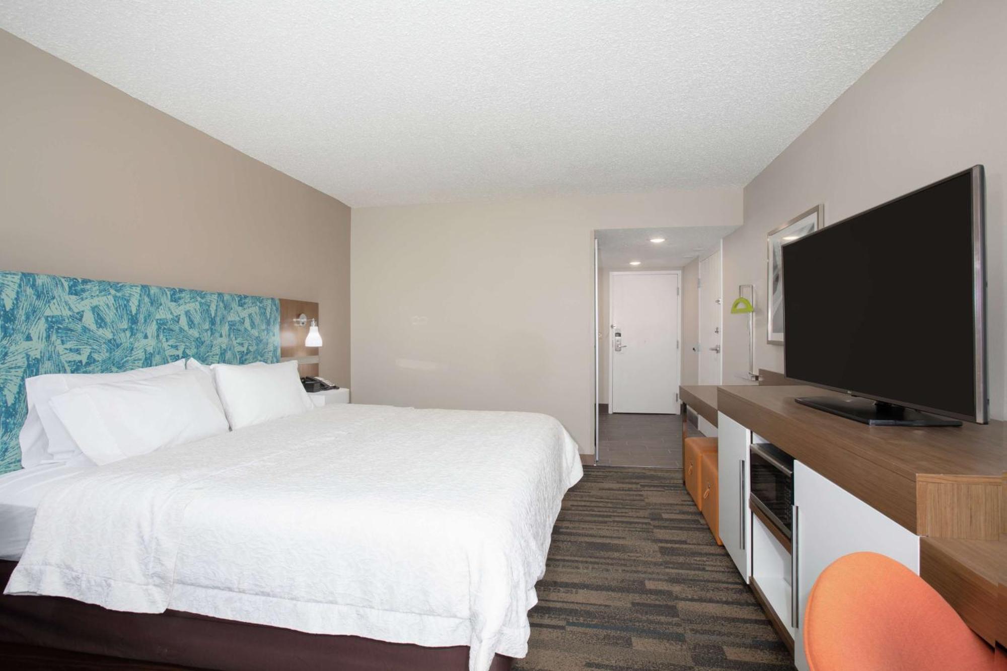 Hampton Inn & Suites Kansas City-Merriam Экстерьер фото